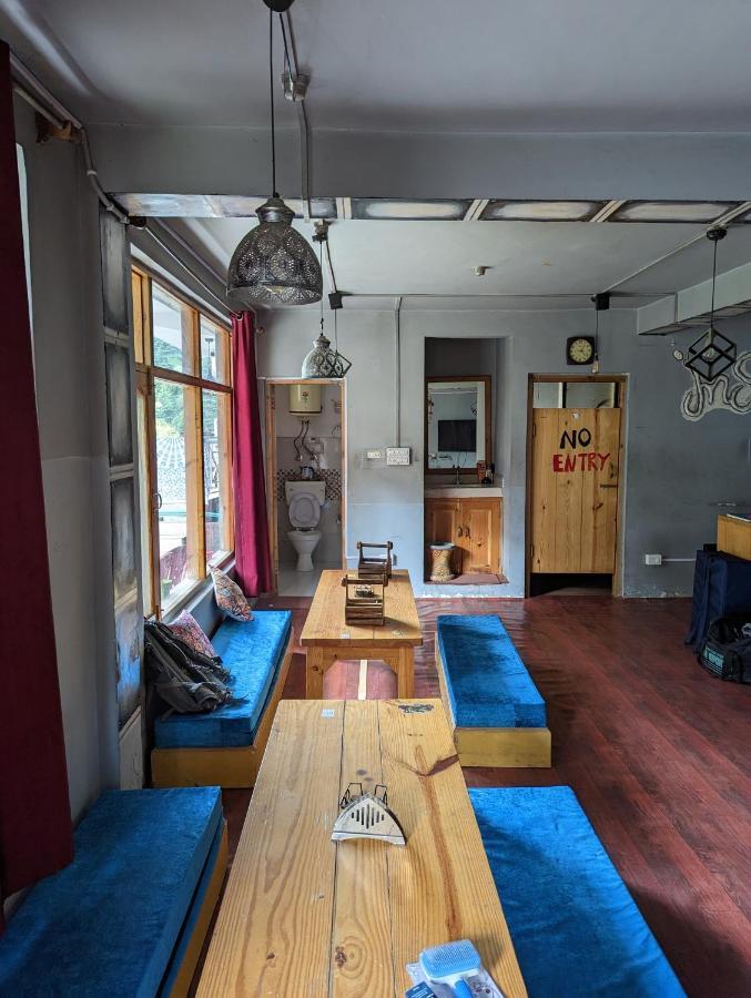 Attic Monkey Cafe & Rooms Manāli Exterior foto