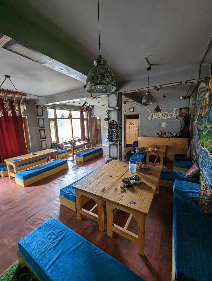 Attic Monkey Cafe & Rooms Manāli Exterior foto