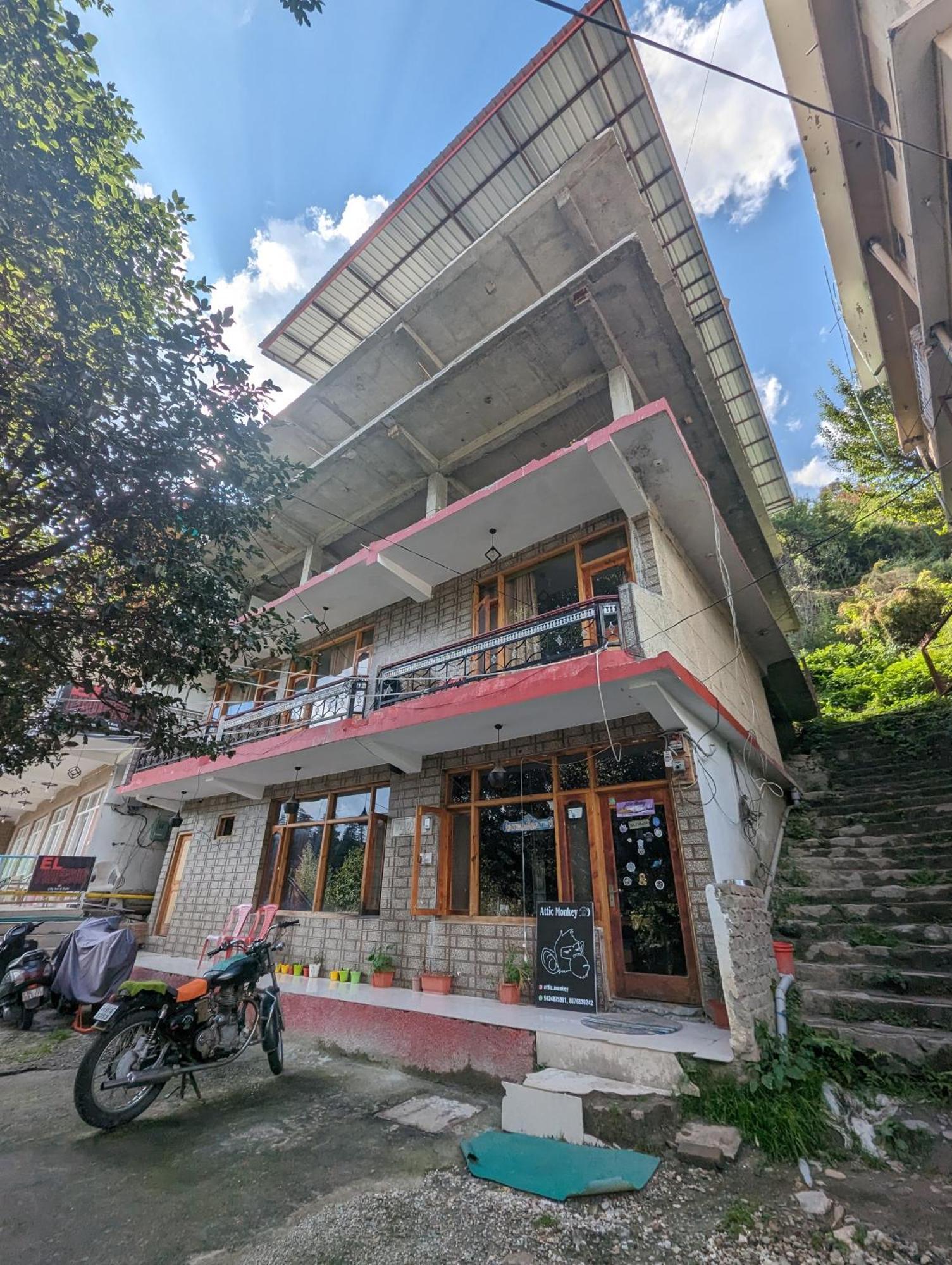 Attic Monkey Cafe & Rooms Manāli Exterior foto